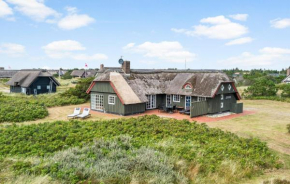 4 Bedroom Lovely Home In Blåvand